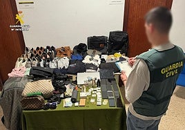 Material decomisado a los dos supuestos ladrones.