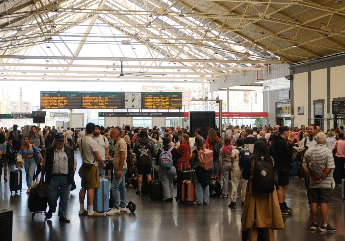 Los AVE Alicante-Madrid vuelven a ponerse en funcionamiento tras el caos del apagón