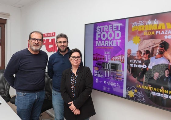 La concejala de Turismo, Rosa Vidal, y el edil de Fiestas, David Guardiola, presentan los eventos con Rafa Baeza, de la empresa organizadora.
