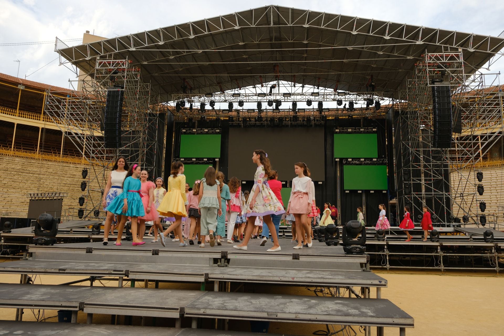 El ensayo de las candidatas a Bellea del Foc 2025, en imágenes