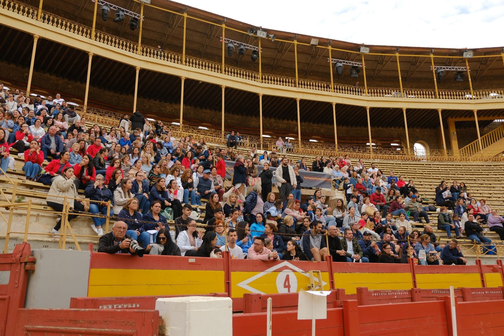 El ensayo de las candidatas a Bellea del Foc 2025, en imágenes
