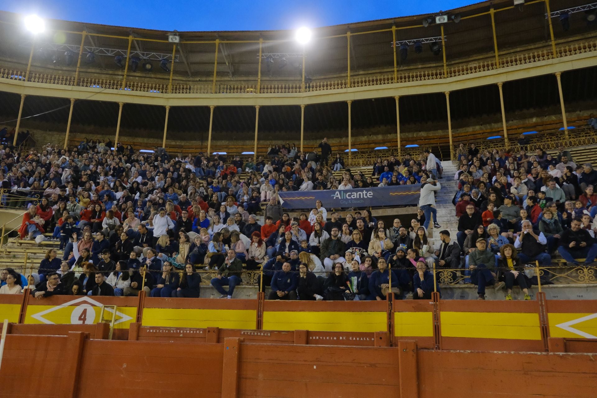 El ensayo de las candidatas a Bellea del Foc 2025, en imágenes