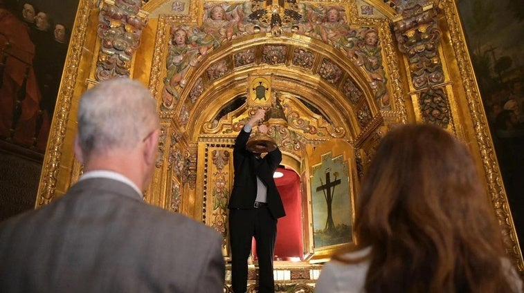 Así es el protocolo milenario para extraer la Santa Faz de Alicante