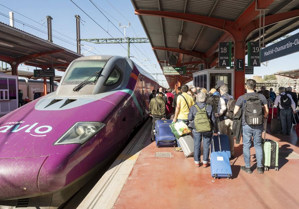 Renfe refuerza con 700 plazas la conexión Alicante-Madrid para el puente de mayo