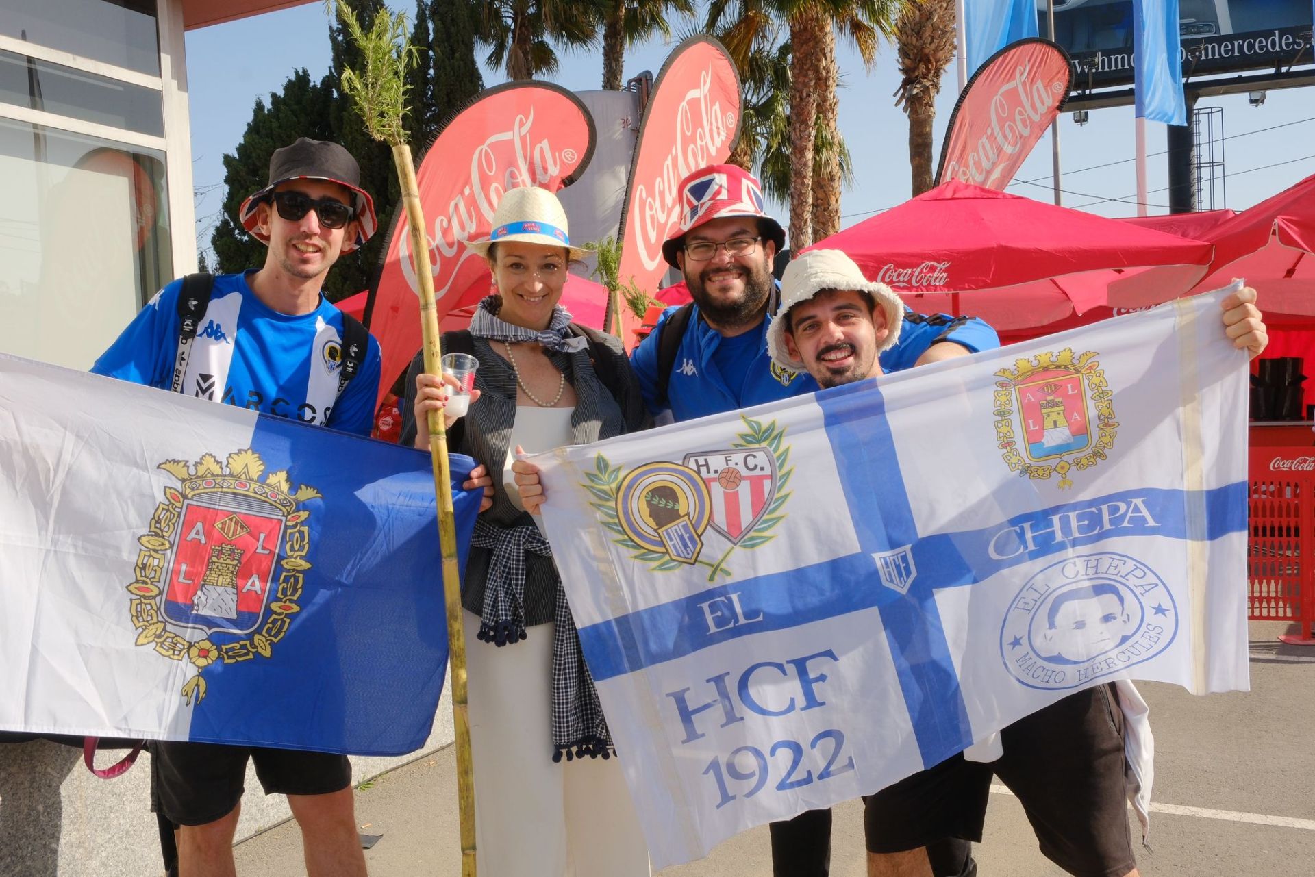 Búscate en las imágenes de la romería de la Santa Faz 2025