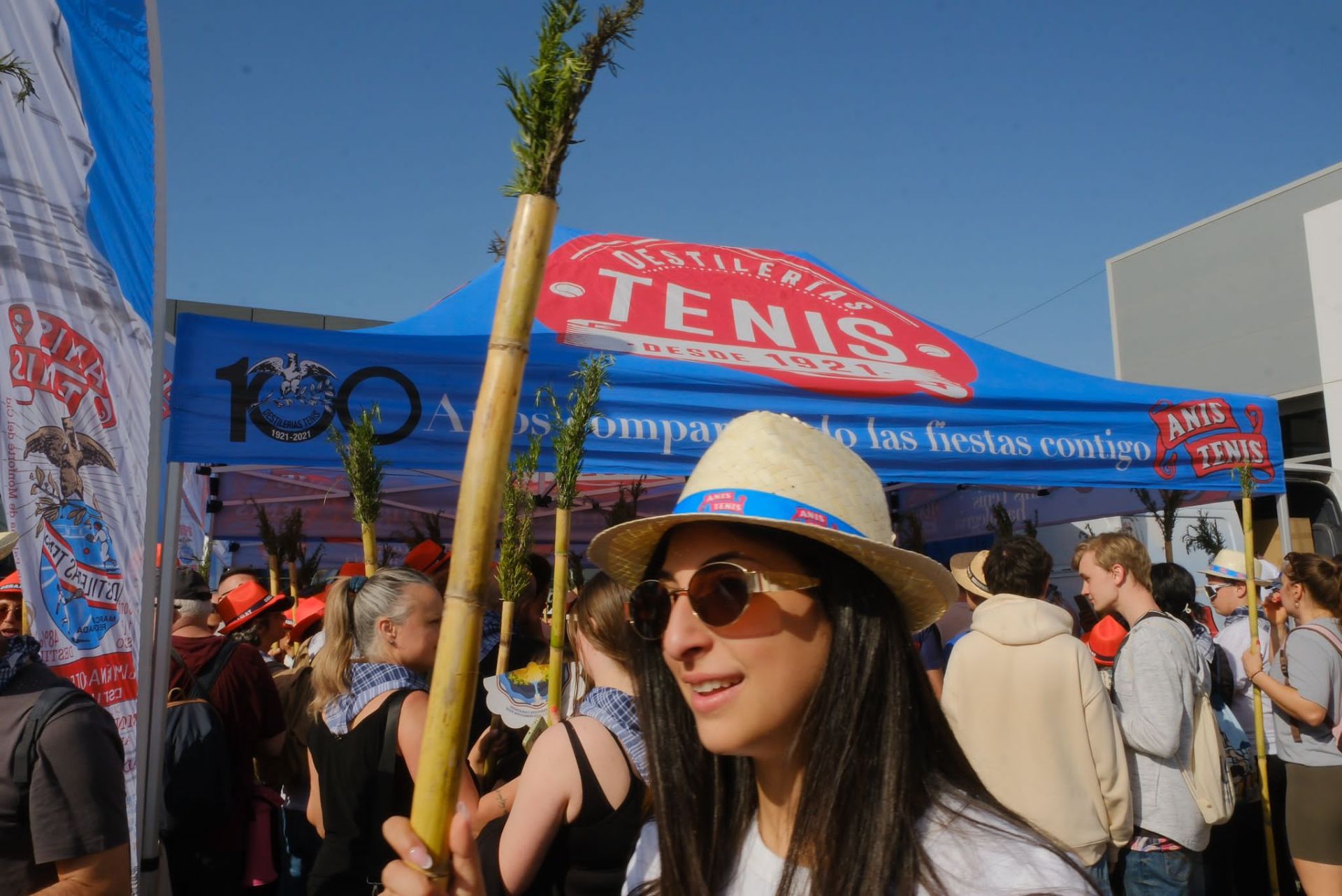 Búscate en las imágenes de la romería de la Santa Faz 2025