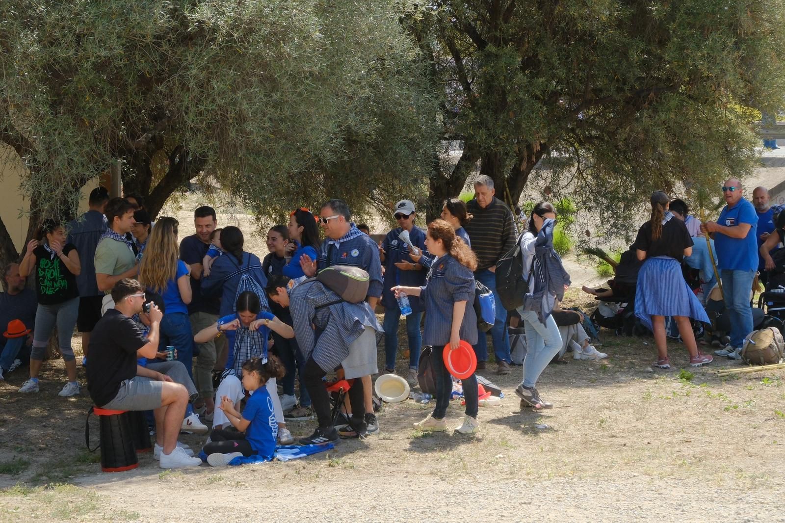 Búscate en las imágenes de la romería de la Santa Faz 2025