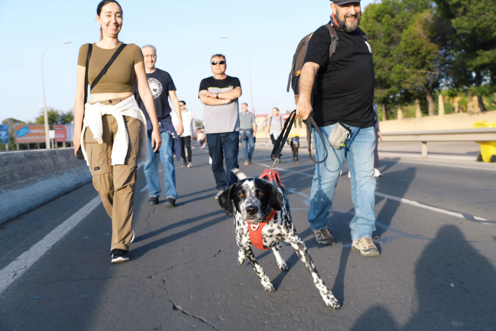 Búscate en las imágenes de la romería de la Santa Faz 2025