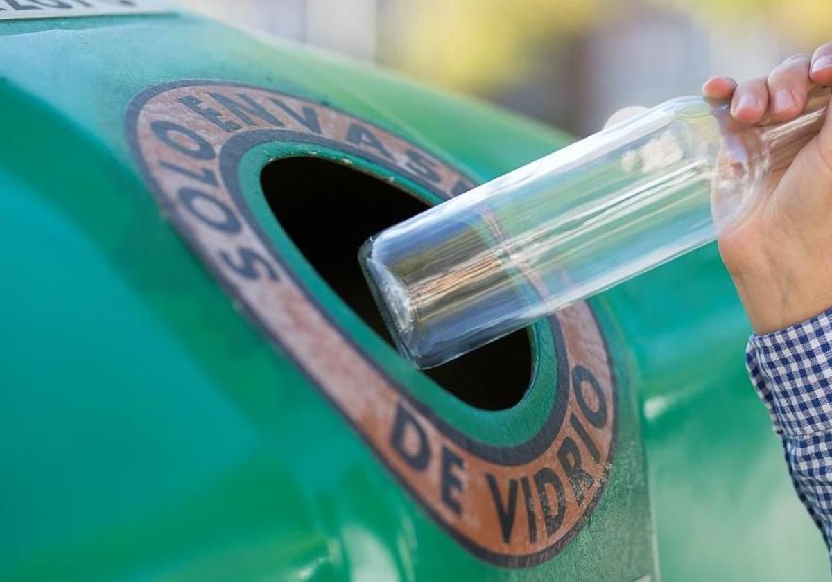 Los alicantinos son los que más vidrio reciclan en la Comunitat: 23 kilos por persona