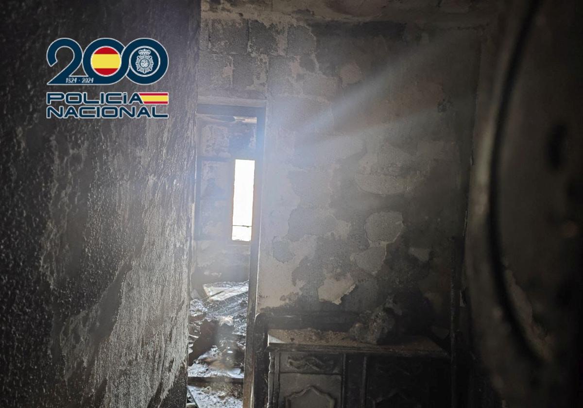Imagen principal - An 'inquiokupa' sets fire to the house before leaving it in Alicante