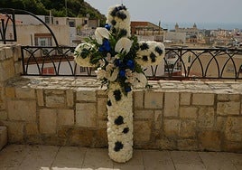 Las Cruces de Mayo llenan de flores Santa Cruz de Alicante