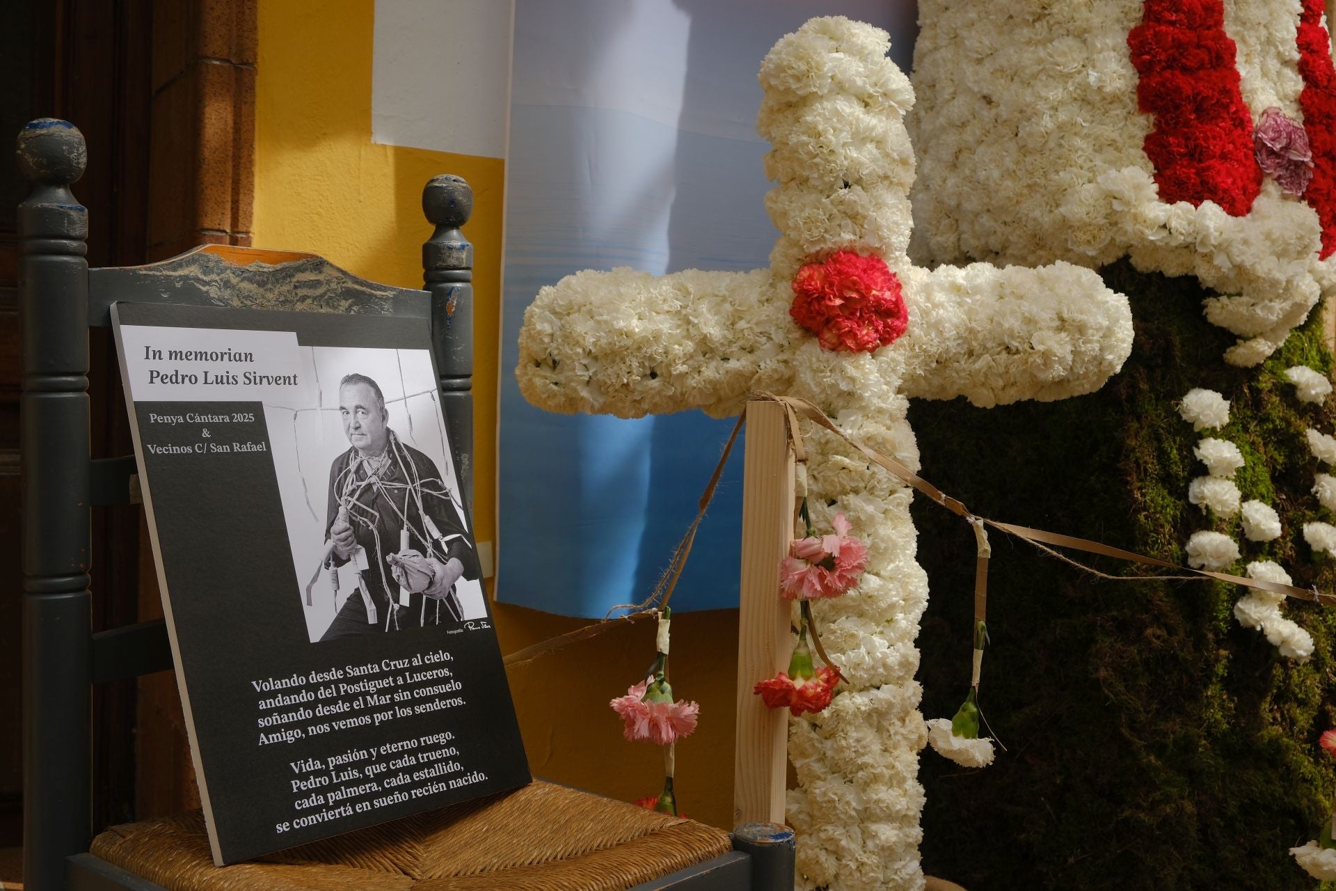 Las Cruces de Mayo llenan de flores Santa Cruz de Alicante