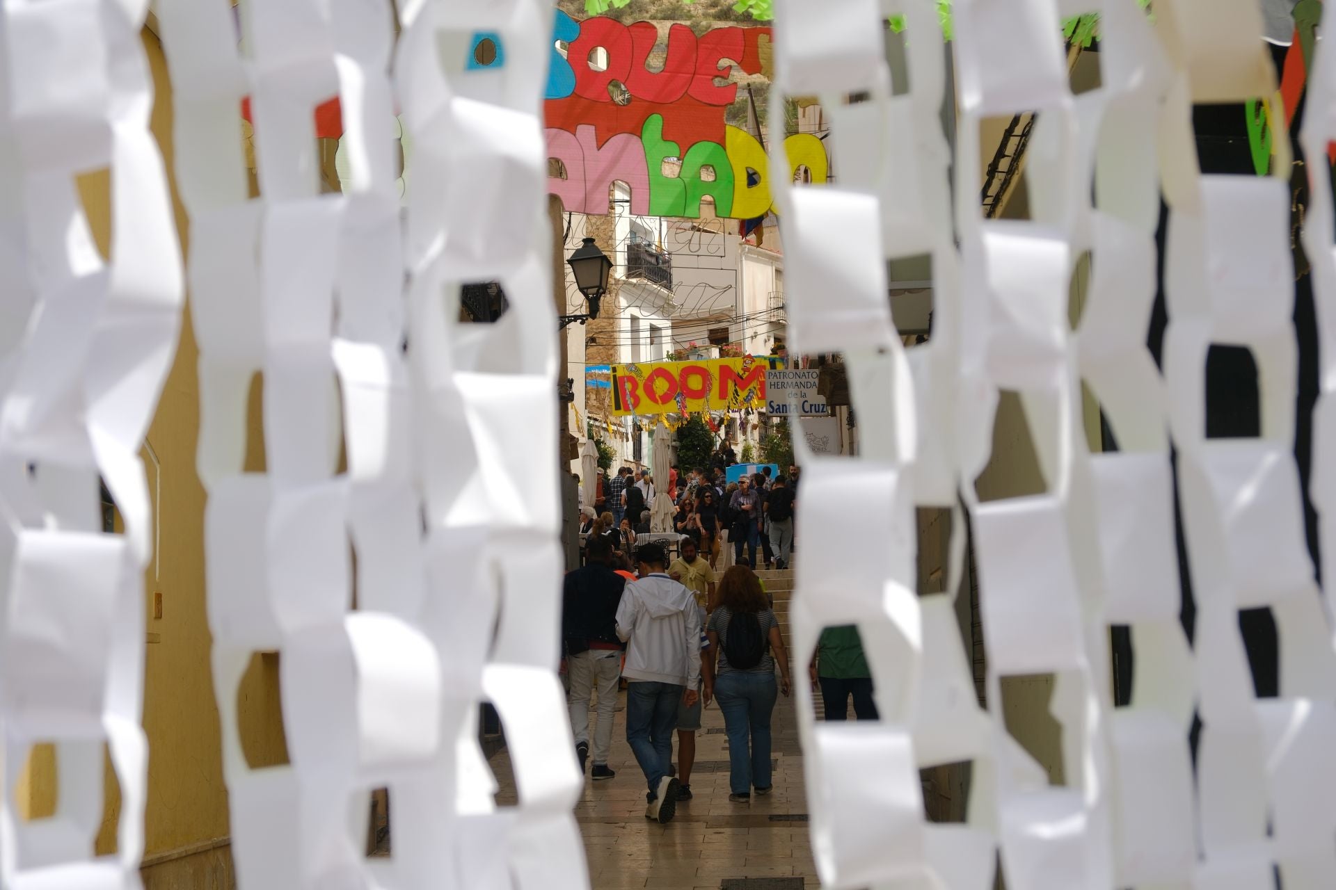Las Cruces de Mayo llenan de flores Santa Cruz de Alicante