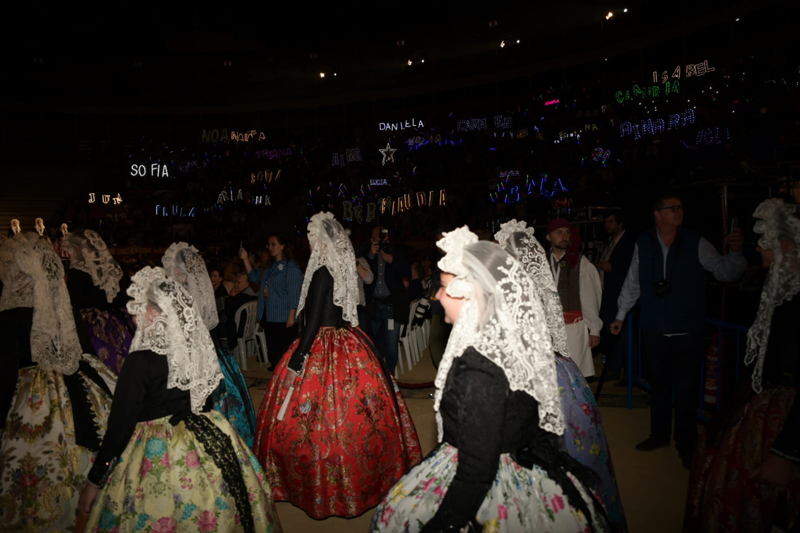 La elección de la bellea del foc infantil en imágenes