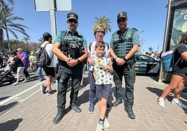 Jaime y su madre visitan a la Guardia Civil.