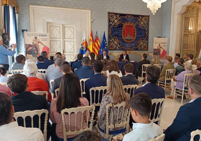 Presentation of the Hogueras Bullfighting Fair poster in Alicante.
