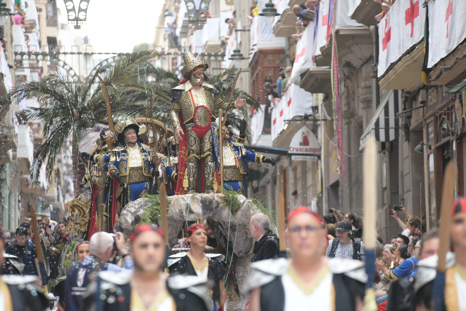 Los contrabandistas culminan la Entrada cristiana de Alcoi