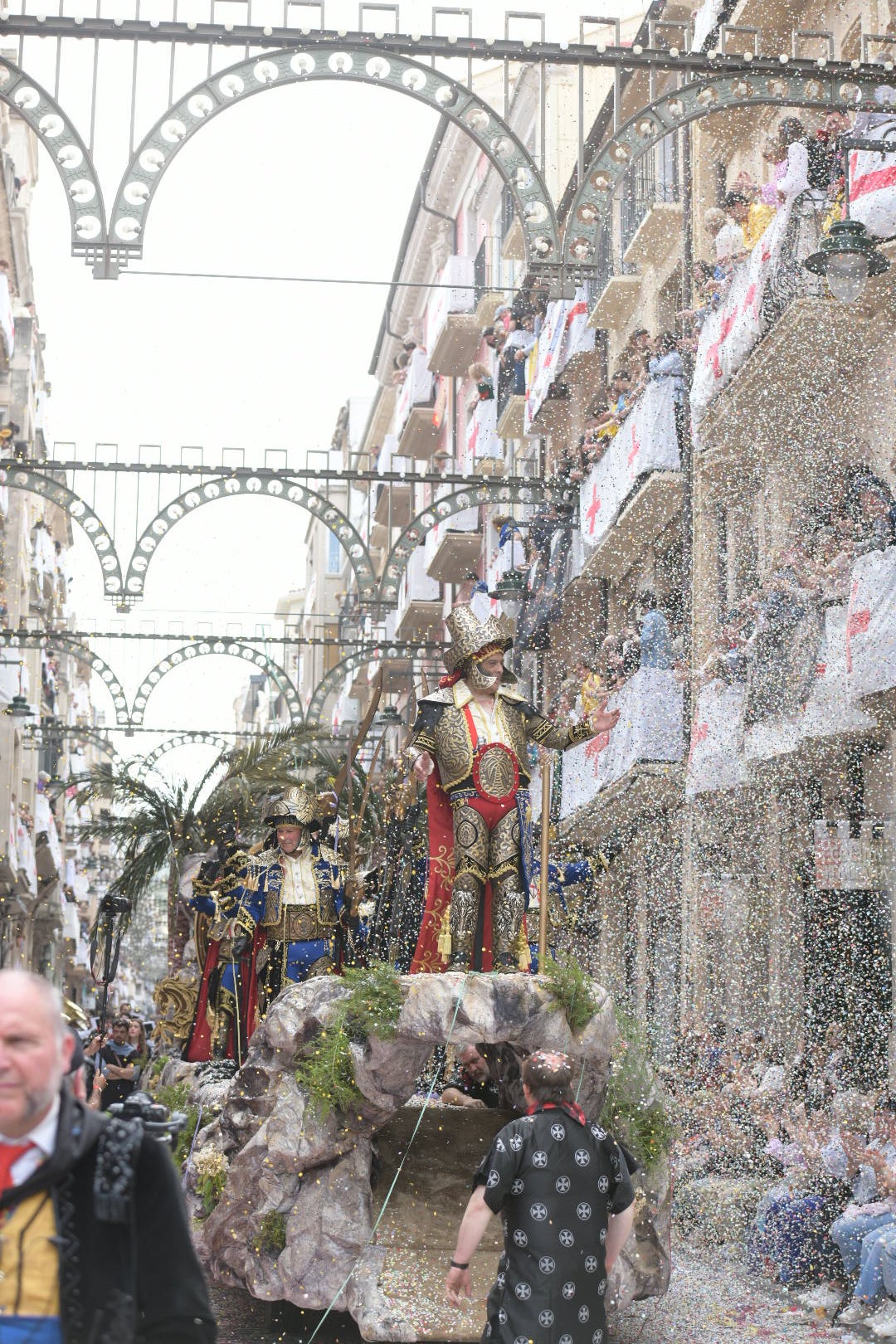 Los contrabandistas culminan la Entrada cristiana de Alcoi