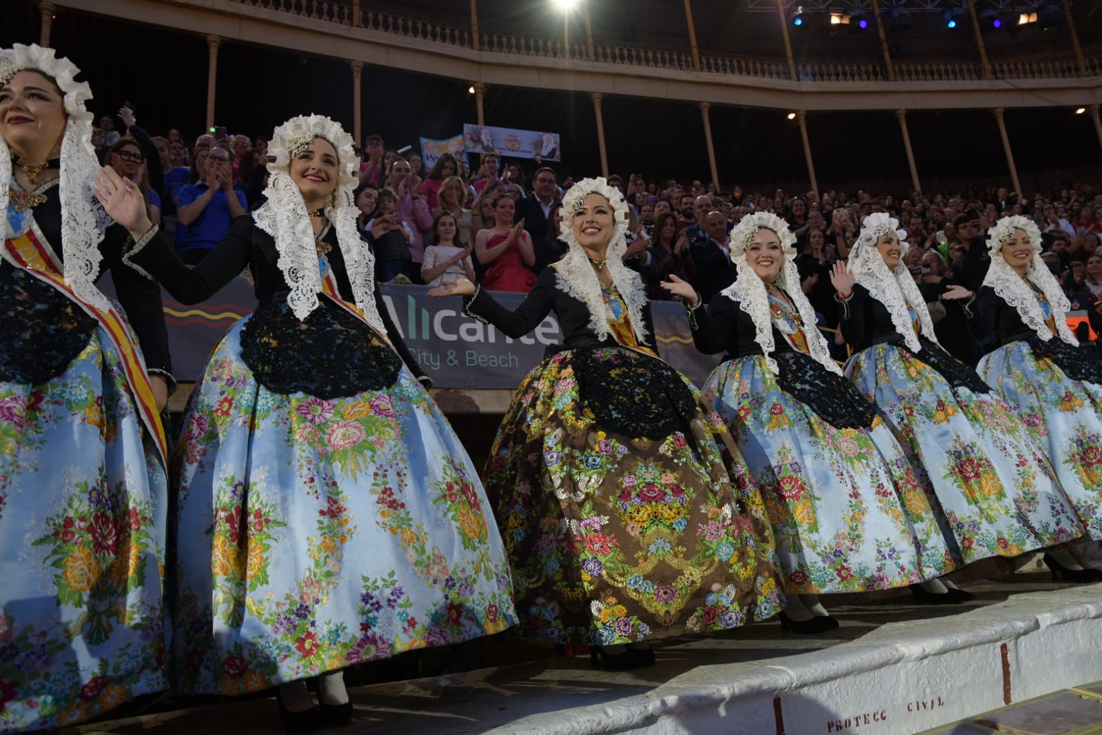 La elección de la bellea del foc de Alicante, foto a foto