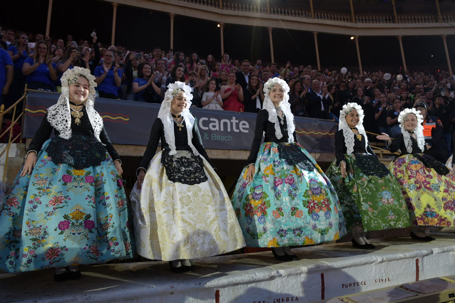 La elección de la bellea del foc de Alicante, foto a foto