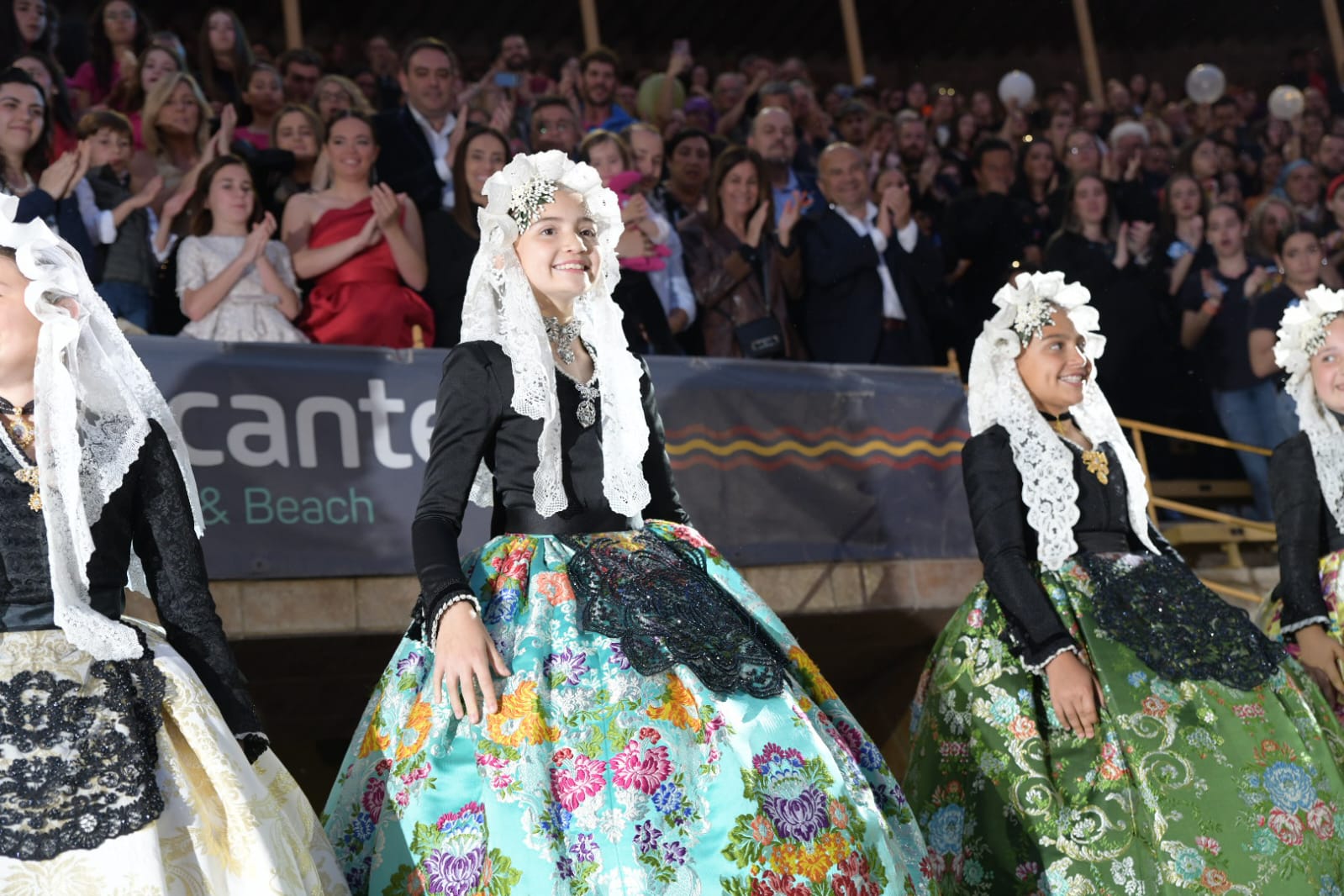 La elección de la bellea del foc de Alicante, foto a foto