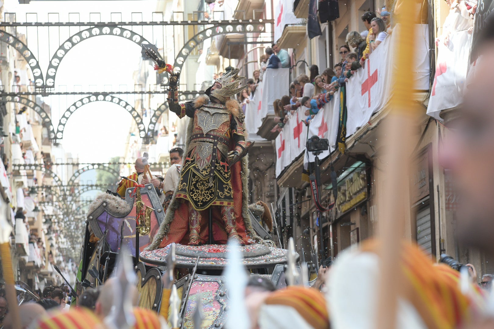 La Entrà de Moros y Cristianos de Alcoi arranca con la capitanía de los aragoneses