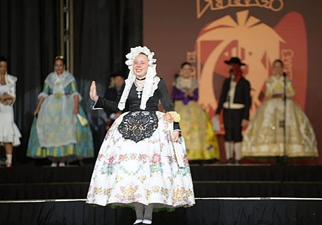 Noa Torres García, dama d'honor de la bellea del foc infantil.