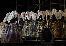 Vuelve a ver el momento de la elección de Adriana Vico y sus dames d'honor