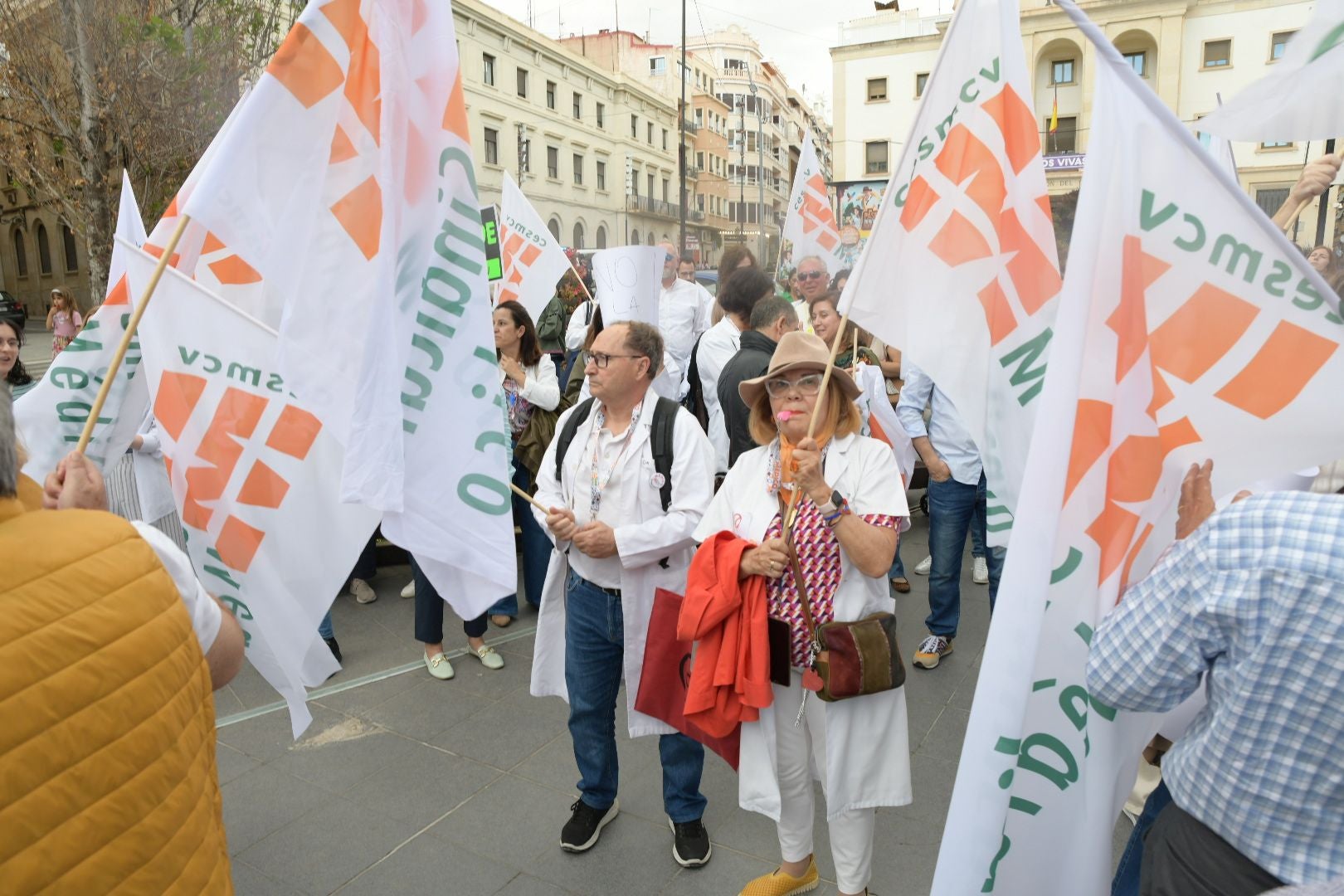 Los médicos de Alicante vuelven a las calles y siguen amenazando con ir a la huelga