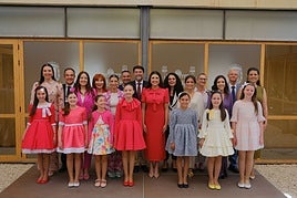 La recepción oficial del Ayuntamiento de Alicante a las belleas del foc y dames d'honor, en imágenes