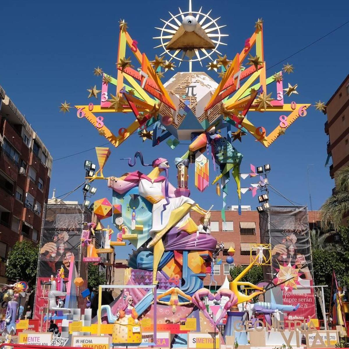 Imagen principal - Pedro Luis Sirvent's sons take over and will ignite Alicante's official bonfires