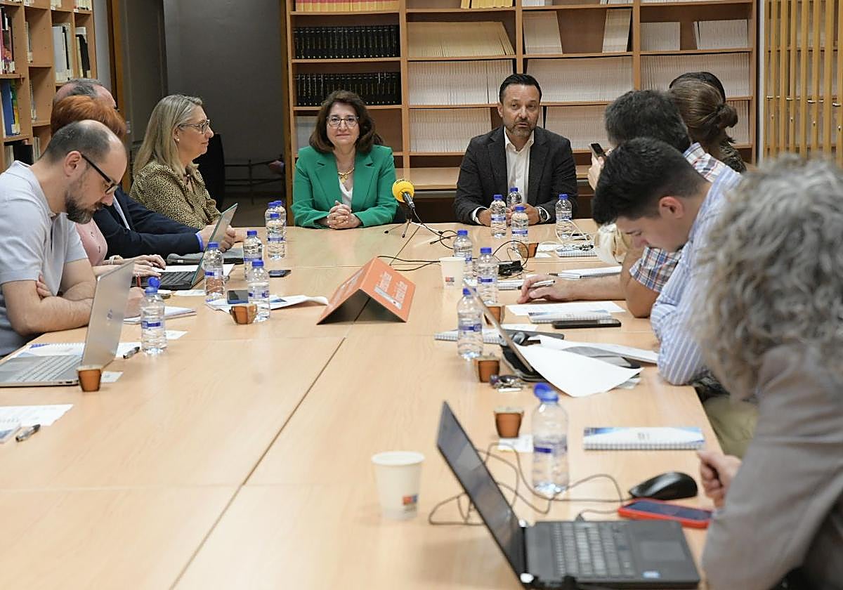 Presentación del curso de especialista en mainframe en la UA.