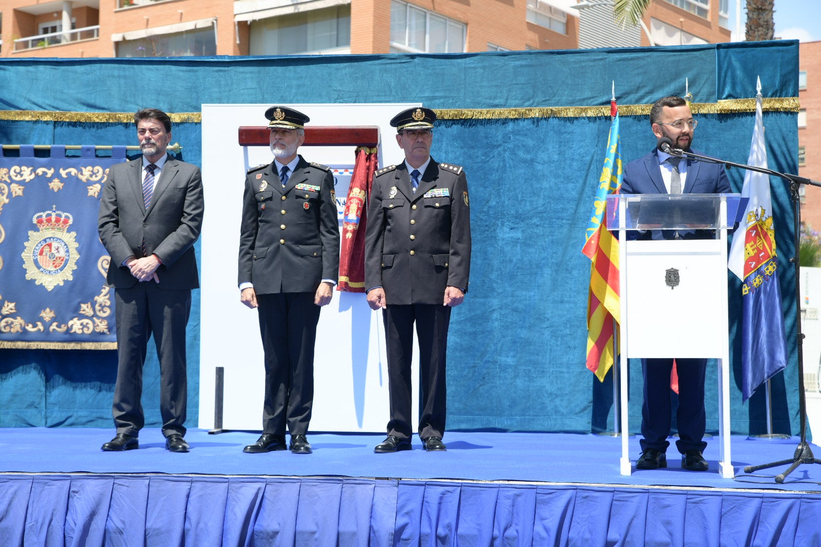 Alicante inaugura el Paseo de la Policía Nacional