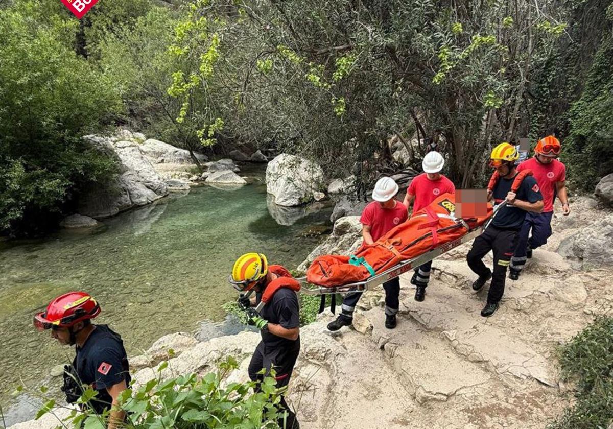 Rescatan a una senderista de 70 años lesionada en las Fuentes de l'Algar