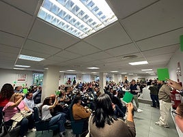 Votación en la asamblea de la Federació de Fogueres.