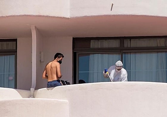 Jóvenes aislados en Hotel de Palma por brote de coronavirus.