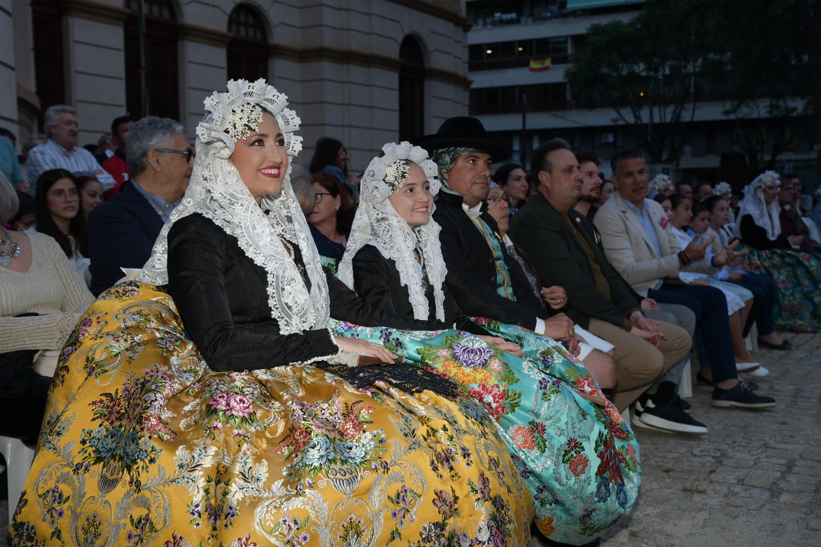 Imágenes de la presentación de los bocetos de las hogueras especiales