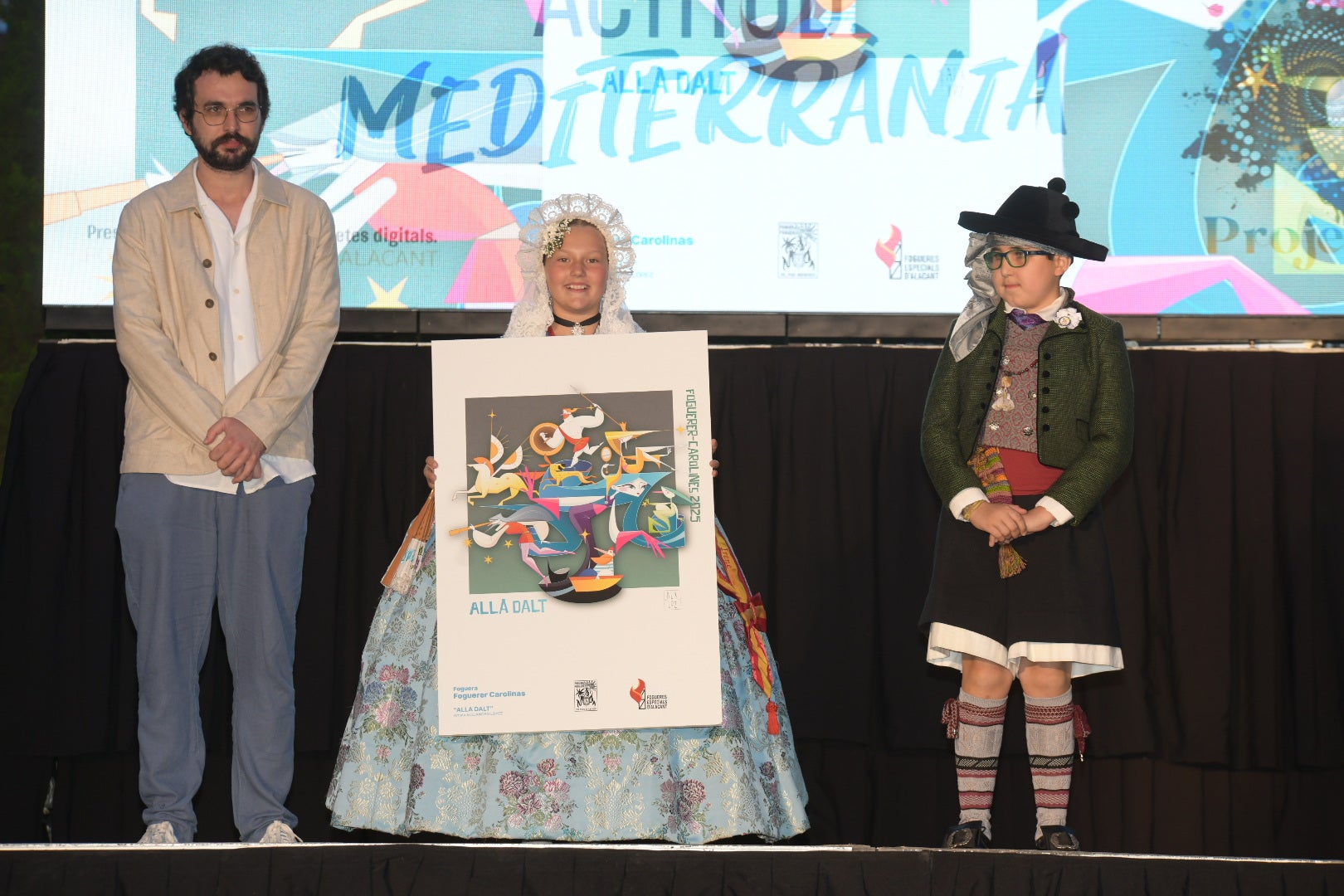 Imágenes de la presentación de los bocetos de las hogueras especiales