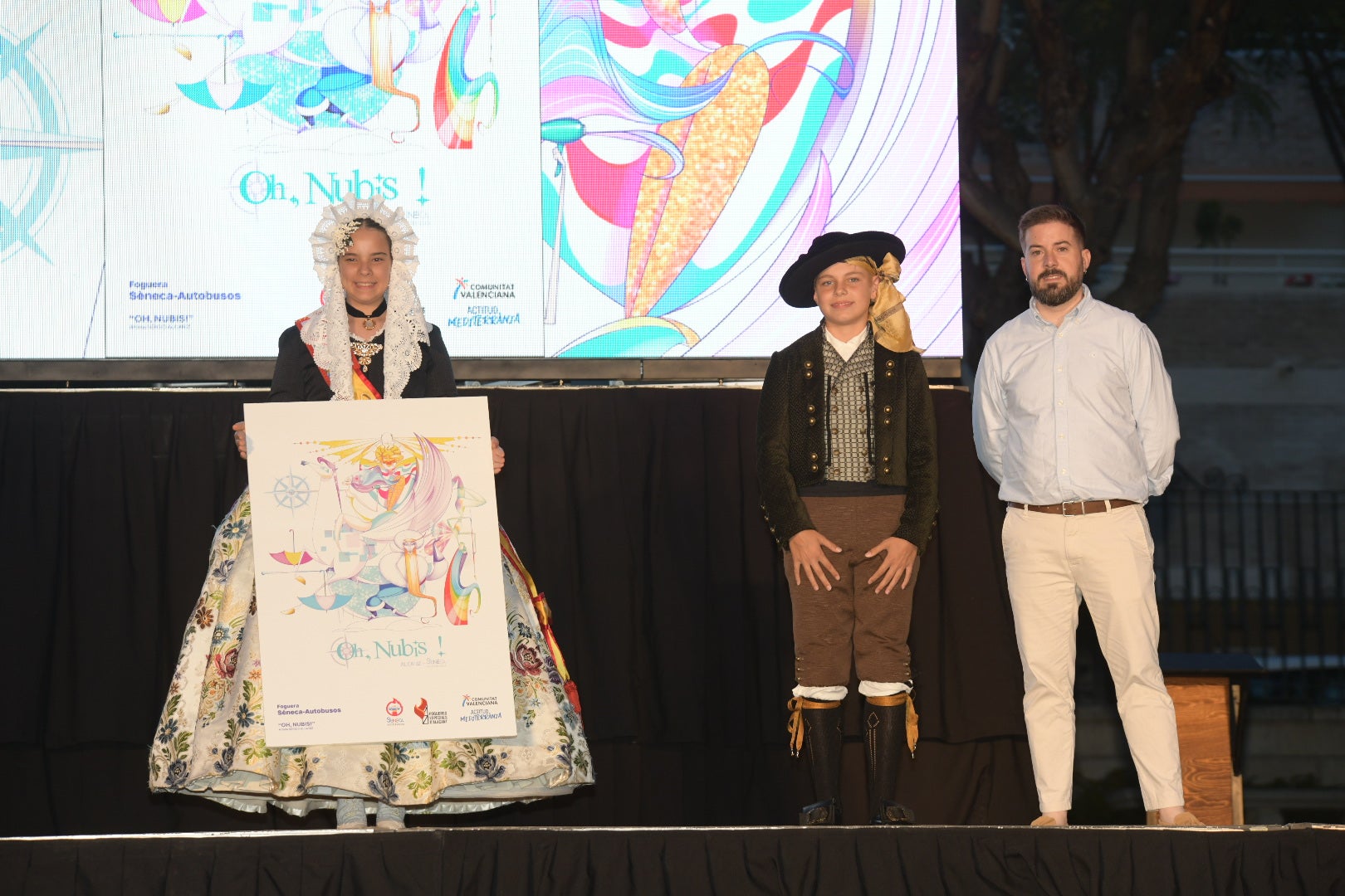 Imágenes de la presentación de los bocetos de las hogueras especiales
