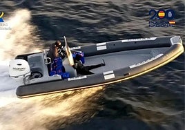 Una narcolancha cruza la ruta Argelia-Alicante.