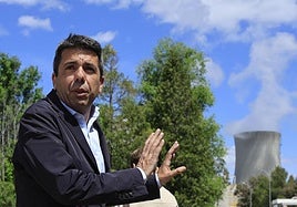 El presidente de la Generalitat, Carlos Mazón, este lunes en la central nuclear de Cofrentes.