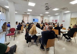 Los festeros de Mutxamel, durante los cursos de formación en arcabucería.