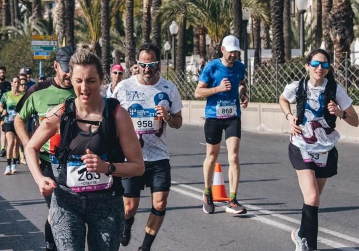 Runners of the Alicante half marathon.