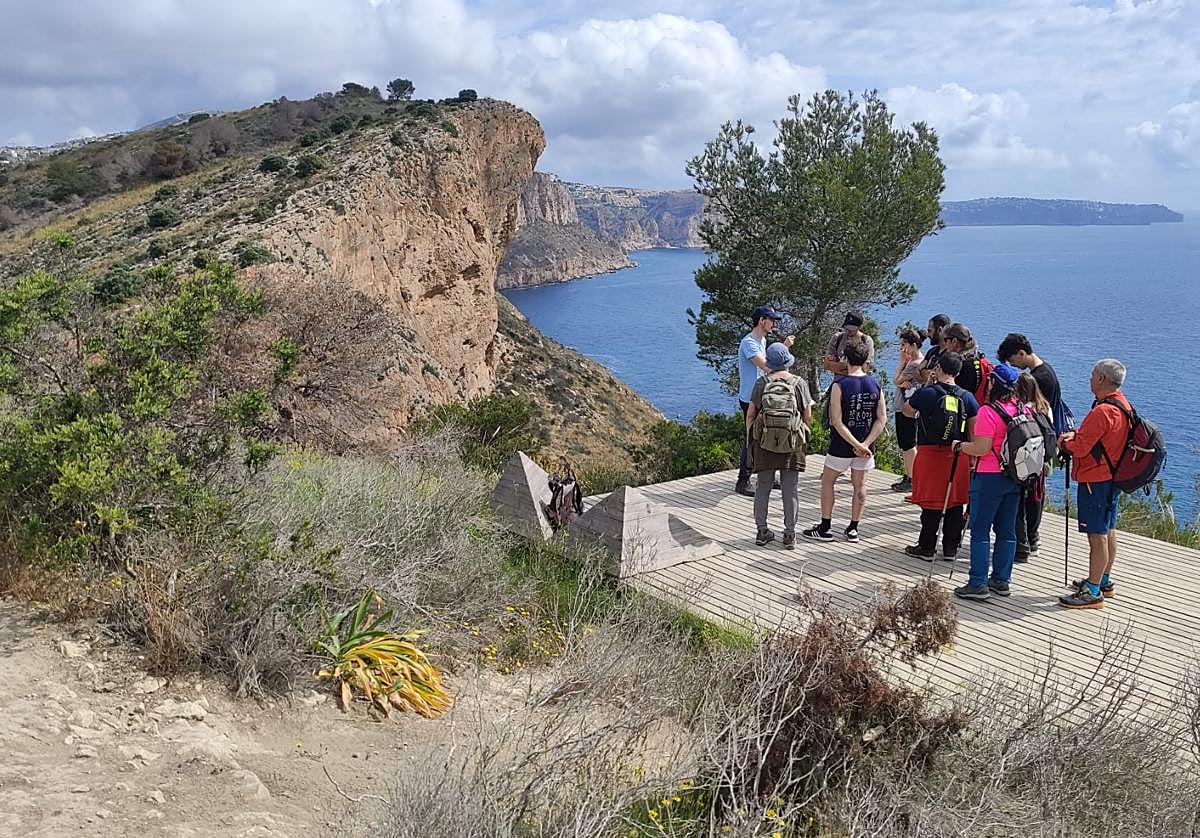 Participantes en las rutas organizadas por la UA en Teulada Moraira.