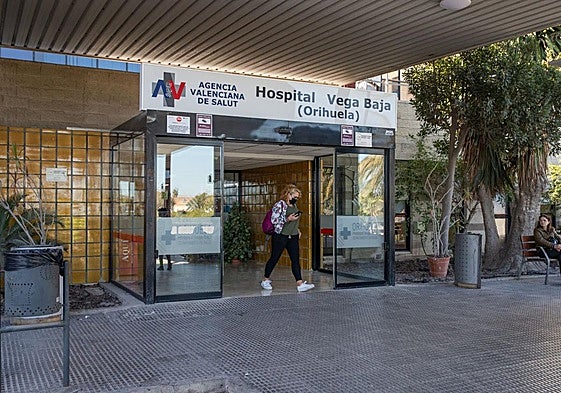 Entrada del Hospital Vega Baja.