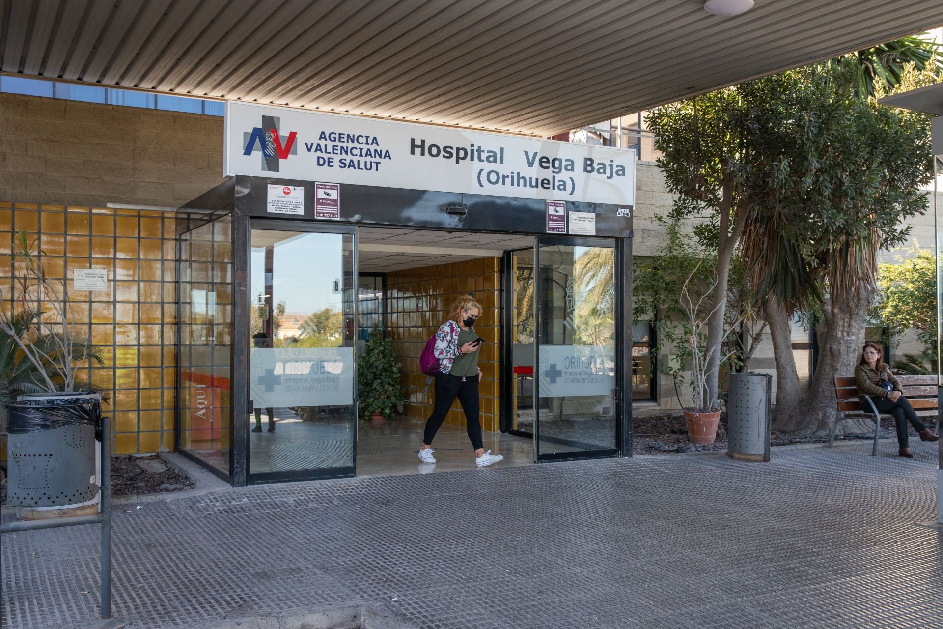 Entrada del Hospital Vega Baja.