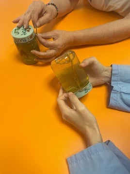 Los tarros de cristal con los que se lleva a cabo esta particular terapia.