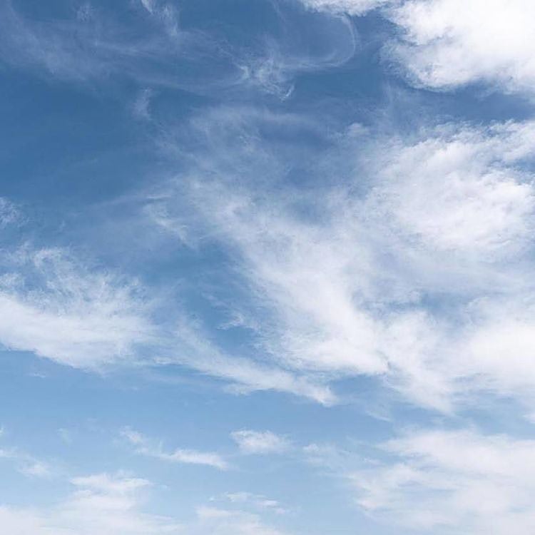 Imagen principal - Ryanair volará desde el aeropuerto de Alicante-Elche a estas ocho nuevas ciudades a partir de noviembre