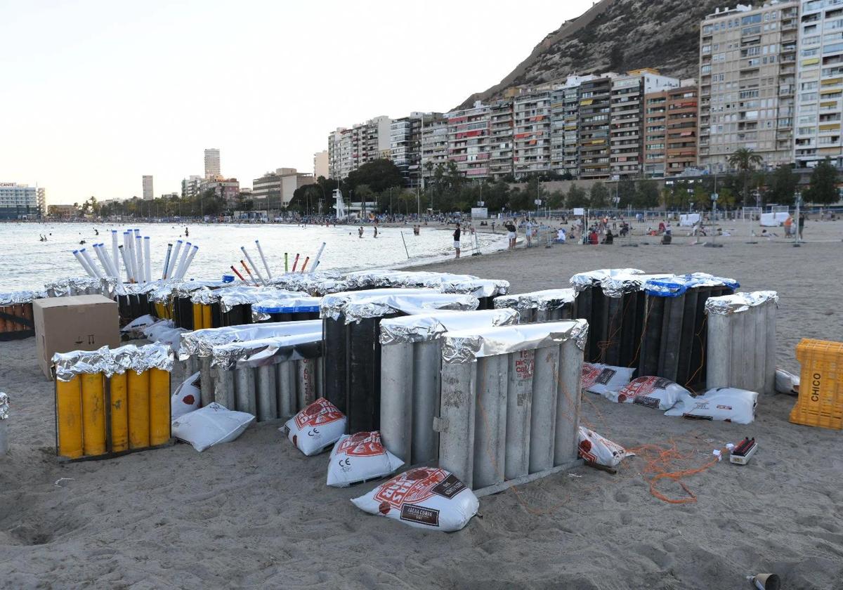 Fireworks and displays at Cocó beach.