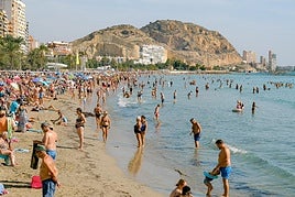 Playa del Postiguet de Alicante.